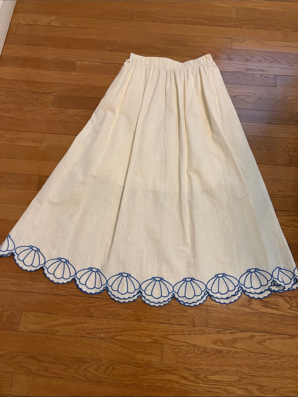 Calypso St. Barth White Skirt Set with Blue Embroidery Seashell Small NWT - Picture 8 of 10